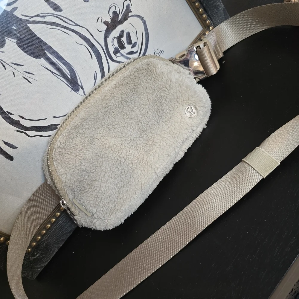 cream belt bag lululemon lululemon athletica | Bags | Lululemon Athletica Cream Sherpa Belt Bag